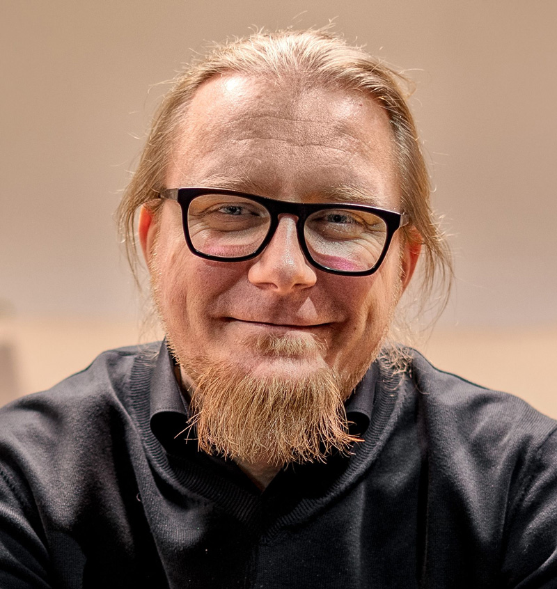 Author headshot of Martin Filipp.