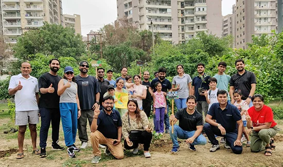 A group of Perforce employees after volunttering for the Plant Drive event in Pune, India